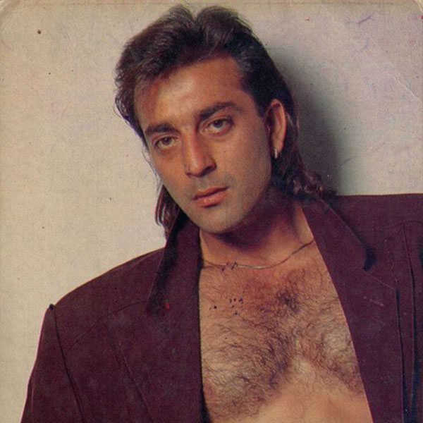 রতির বাবার নির্দেশ মেনে কাজ করতে শুরু করে দেন আলোকচিত্রীরা। স়ঞ্জয়ের প্রতি মুহূর্তের ছবি তুলে অভিনেত্রীর বাবার হাতে তুলে দেন তাঁরা। শেষ পর্যন্ত যথাযথ প্রমাণ জোগাড় করতে পারেন রতির বাবা।