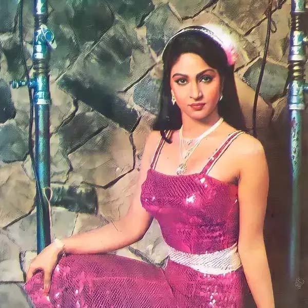 রতির বাবা যে তাঁর ভবিষ্যৎ রক্ষার জন্য প্রাণপণ চেষ্টা করছিলেন, তা অবশেষে বুঝতে পারেন রতি। প্রমাণ পেয়ে বলি অভিনেতার সঙ্গে সম্পর্কে ইতি টানেন নায়িকা। ব্যক্তিগত জীবন নিয়ে মনমরা হয়েছিলেন বলে তার প্রভাব পড়ে রতির কেরিয়ারেও। 