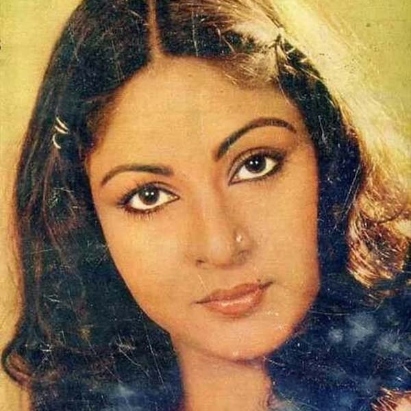 বিচ্ছেদের কারণে কাজের দিকে মন দিতে পারতেন না রতি। কিন্তু বেশি দিন একা থাকতে হয়নি নায়িকাকে। ১৯৮৫ সালের ৯ ফেব্রুয়ারি শিল্পপতি অনিল ভিরওয়ানিকে বিয়ে করেন রতি। বিয়ের এক বছর পর পুত্রসন্তানের জন্ম দেন তিনি।