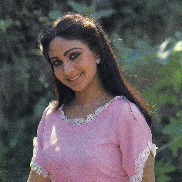 কিন্তু বিবাহিত জীবনও সুখের হয়নি রতির। ৩০ বছর ধরে গার্হস্থ্য হিংসার শিকার হয়েছিলেন অভিনেত্রী। নিজের কেরিয়ারেও ইতি টেনে দেন তিনি। ৫৪ বছর বয়সে বিবাহবিচ্ছেদের সিদ্ধান্ত নেন রতি। 