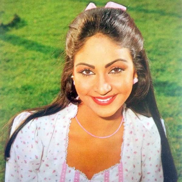 বর্তমানে পুত্র তনুজ ভিরওয়ানির সঙ্গে থাকেন রতি। মায়ের পদাঙ্ক অনুসরণ করে অভিনয় জগতে নেমেছেন তনুজ। ‘লভ ইউ সোনিয়ো’, ‘পুরানি জিন্‌স’ এবং ‘ওয়ান নাইট স্ট্যান্ড’ ছবিতে কাজ করেছেন তনুজ। এ ছাড়াও ‘ইনসাইড এজ’, ‘কোড এম’ এবং ‘মাসাবা মাসাবা’র মতো জনপ্রিয় ওয়েব সিরিজ়ে অভিনয় করতে দেখা গিয়েছে রতির পুত্র তনুজকে।