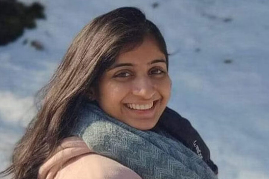 Buxar girl Garima Lohia who ranked second in UPSC CSE 2022 without any coaching