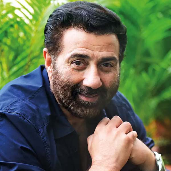 তার পর মুখ্য চরিত্রে অভিনয় করার প্রস্তাব যায় সানি দেওল, সঞ্জয় দত্ত এবং অনিল কপূরের কাছে। তিন অভিনেতাই ‘সূর্যবংশম’ ছবিতে অভিনয় করতে রাজি হননি।