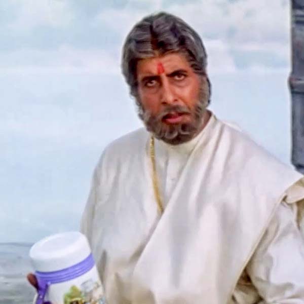 শুধুমাত্র অমিতাভই অল্পবয়সি এবং প্রৌঢ় ঠাকুর ভানুপ্রতাপের চরিত্রে অভিনয়ের জন্য রাজি হয়েছিলেন। ‘সূর্যবংশম’ ছবিতে অমিতাভকে দ্বৈতচরিত্রে অভিনয় করতে দেখা যায়। 