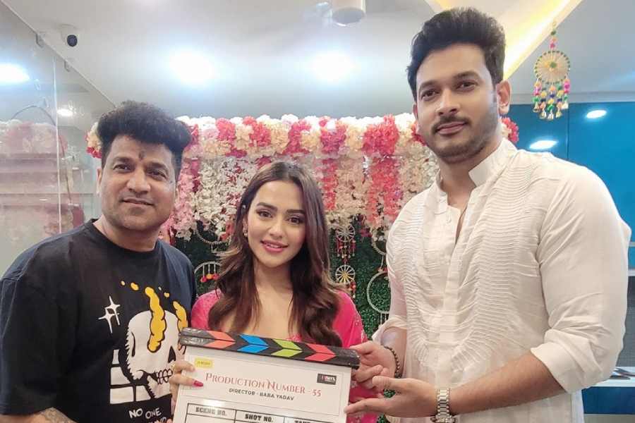 Bengali Actress Nusraat Faria and Actor Somraj Maity going to paired up in Director Baba Yadav next Bengali movie 