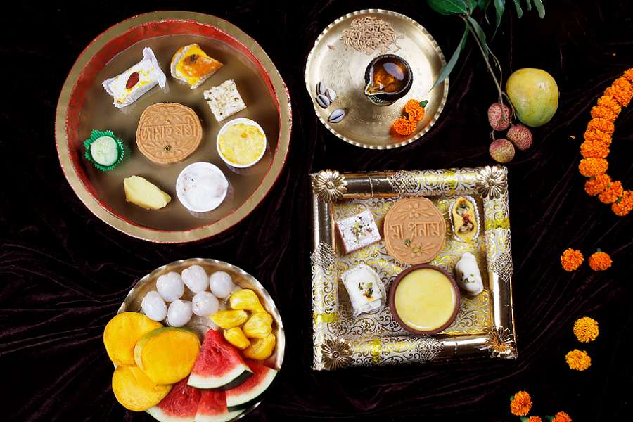 শেষপাতে জামাইকে মিষ্টিমুখ করাতে পারেন বলরাম মল্লিক অ্যান্ড রাধারমণ মল্লিকের মিষ্টির স্বাদে। 