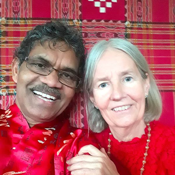 তবে ভাগ্যের পরিহাস! আবার দু’জনকে আলাদা হয়ে যেতে হয়। সুইডেনে নিজের বাড়িতে ফিরে যান নববধূ। ‘আবার দেখা হবে’, জীবনসঙ্গীর এইটুকু প্রতিশ্রুতি নিয়ে এক বছরেরও বেশি সময় তিনি একাই ছিলেন সুইডেনে। 