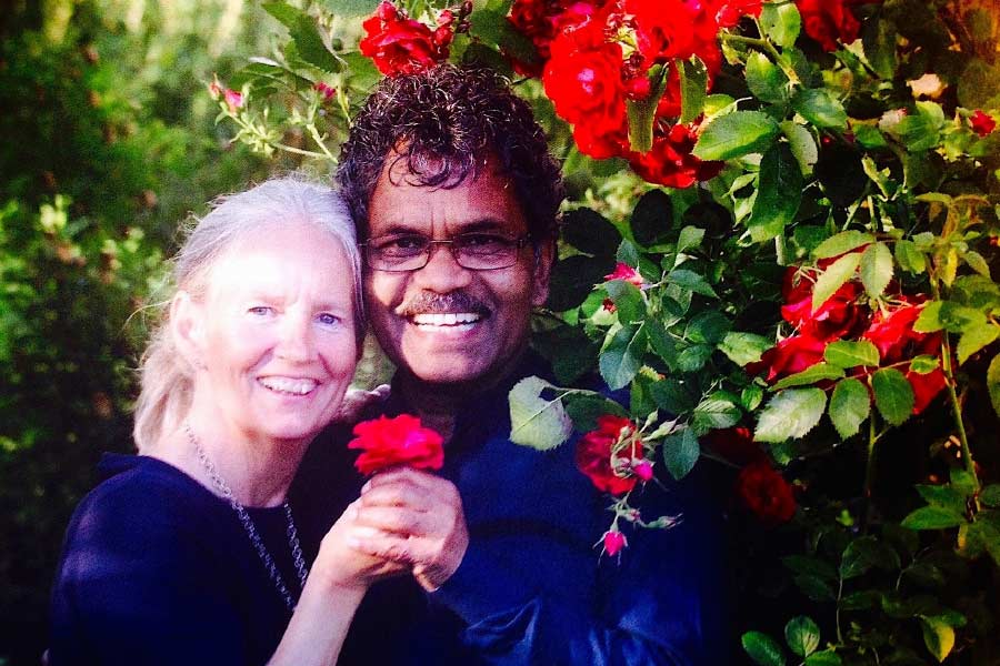 অবশেষে অপেক্ষার অবসান হয়। পড়াশোনা শেষ হলে সুইডেন যাওয়ার প্রস্তুতি নিতে শুরু করেন প্রদ্যুম্ন। কিন্তু তাঁর কাছে বিমানের টিকিট কাটার জন্য যথেষ্ট অর্থ ছিল না।