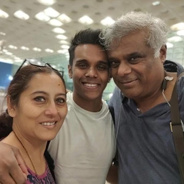 image of Ashish Vidyarthi and ex wife, son 