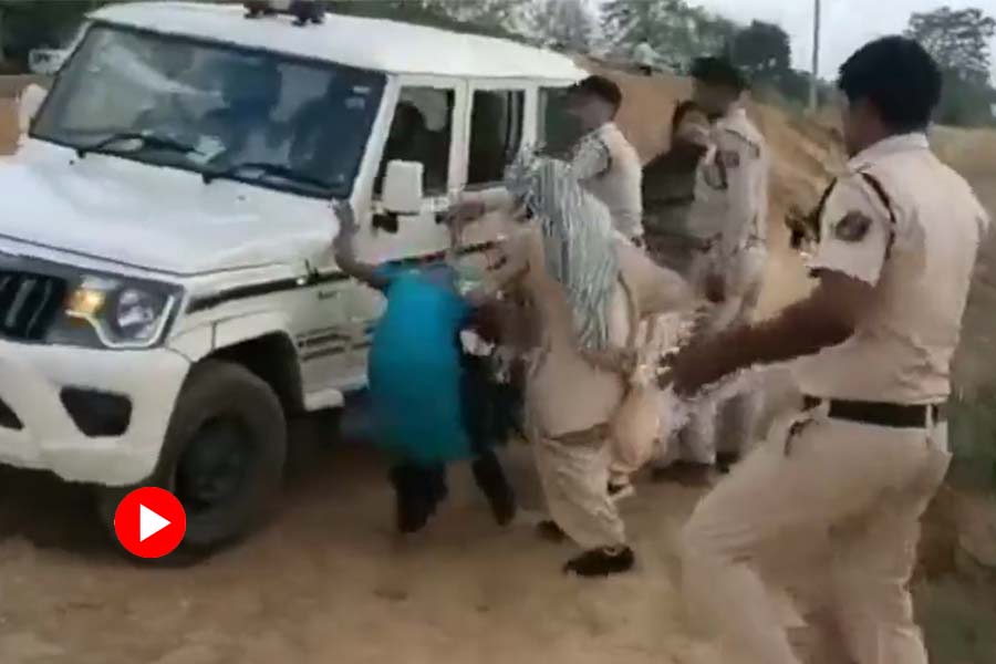 Video of Anti-Encroachment Drive of police where police seen to be pulling woman’s Hair and kicking