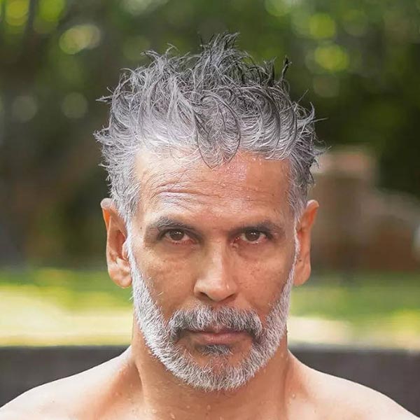 গোয়ার একটি রিসর্টে মাইলেনকে বিয়ে করেন মিলিন্দ। কিন্তু তাঁদের সংসার বেশি দিন স্থায়ী হয়নি। ২০০৯ সালে বিবাহবিচ্ছেদ হয় মিলিন্দ এবং মাইলেনের। বিচ্ছেদের ৯ বছর পর অঙ্কিতার সঙ্গে সাত পাকে বাঁধা পড়েন তিনি।