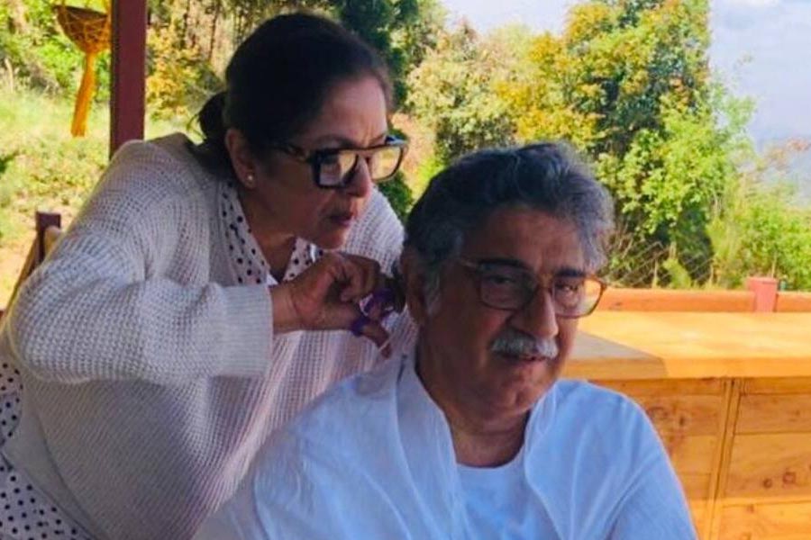 তবে মাসাবা যখন ধীরে ধীরে নিজের পায়ে দাঁড়াতে শুরু করলেন, সেই সময় জীবনের নয়া অধ্যায়ে পা রাখলেন নীনা। ২০০৮ সালে ৫০ বছর বয়সে দিল্লির চার্টার্ড অ্যাকাউন্ট্যান্ট বিবেক মেহরাকে বিয়ে করেন নীনা।