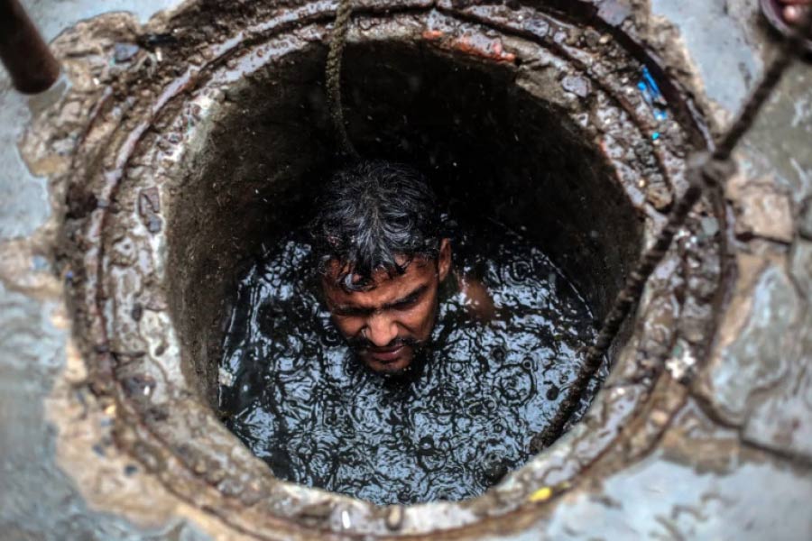An image of Manual Scavengers in Manhole