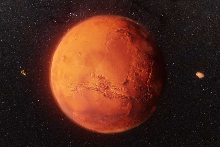 ‘মঙ্গল’ অভিযানে যেতে চলেছেন কানাডার বাসিন্দা কেলি হ্যাস্টন। পেশায় জীববিজ্ঞানী। মঙ্গলাভিযানে যাওয়ার জন্য পৃথিবীতেও এক বছর ‘মঙ্গলে’ থাকবেন তিনি।