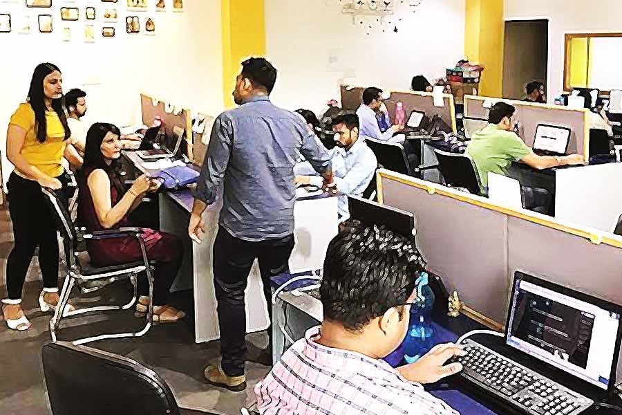 Representational picture of training at office