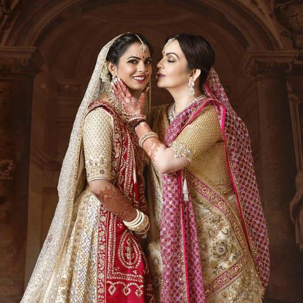 Image of Neeta Ambani And Daughter.