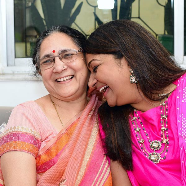 Image of Dolly Jain with mother.