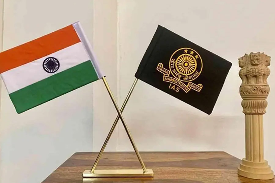 রিঙ্কুর লক্ষ্য, এক জন সৎ আইএএস অফিসার হওয়া। ছোট থেকে তাঁকে টেনেছে সততা। এর নেপথ্যে রয়েছে তাঁদের পারিবারিক অবস্থা। রিঙ্কুর বাবা যখন খুব ছোট, তখন মারা গিয়েছিলেন তাঁর ঠাকুরদা। সংসার চালানোর জন্য কাজ নিতে হয়েছিল রিঙ্কুর ঠাকুমাকে।