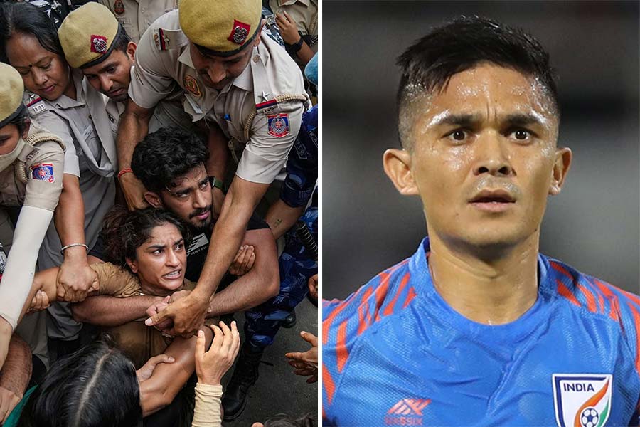  Sunil Chhetri stands with protesting wrestlers