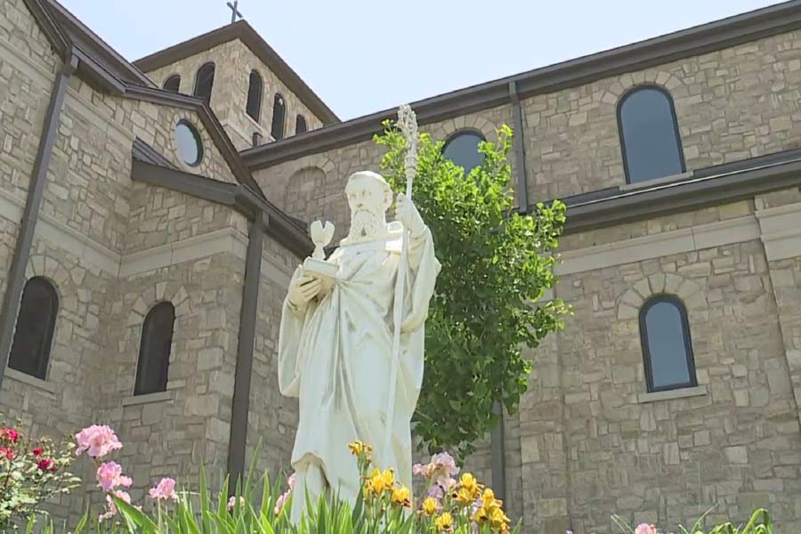 এক সাক্ষাৎকারে সন্ন্যাসিনী বলেন, ‘‘আমাদের সকলকে জানানো হয়েছিল যে কফিন খুলে তার ভিতর থেকে হাড়ের টুকরো ছা়ড়া বিশেষ কিছু পাওয়া যাবে না।’’ বিশেষ কোনও জিনিস ব্যবহার না করেই কাঠের সাধারণ কফিনে দেহ রাখা হয়েছিল। এমনটাই দাবি করেন সন্ন্যাসিনী।