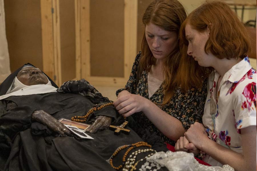 সিএনএন-কে দেওয়া এক সাক্ষাৎকারে নিকোলাস জানান, মিশরে মৃতদেহ স্বেচ্ছায় সংরক্ষিত করা হয়। মমিগুলি তার উদাহরণ বহন করে।