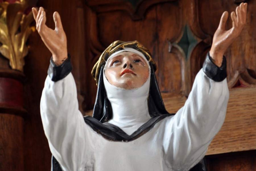 এমনকি ইউরোপের বিভিন্ন প্রান্তে হাজার হাজার বছর ধরে মৃতদেহ সংরক্ষণ করা হয়ে থাকে। তবে তার কারণ ভিন্ন। সেখানকার পরিবেশে অক্সিজেনের মাত্রা এতটাই কম যে ব্যাকটেরিয়ার বৃদ্ধি হয় না। তাই দেহক্ষয়ের সম্ভাবনাও ক্ষীণ।