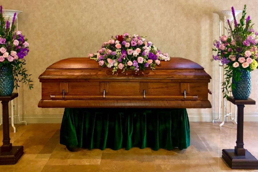 কানসাস সিটির বিশপের কাছেও উইলহেলমিনার দেহক্ষয় না হওয়ার কারণ স্পষ্ট নয়। এ যেন গির্জার এক রহস্য। তবে গির্জার তরফে জানানো হয়েছে, সোমবার পর্যন্ত উইলহেলমিনার দেহ খোলা জায়গায় রাখা হবে। তার পরেই একটি নির্দিষ্ট স্থানে তাঁর কফিনটি কাচ দিয়ে ঘিরে রাখা হবে।