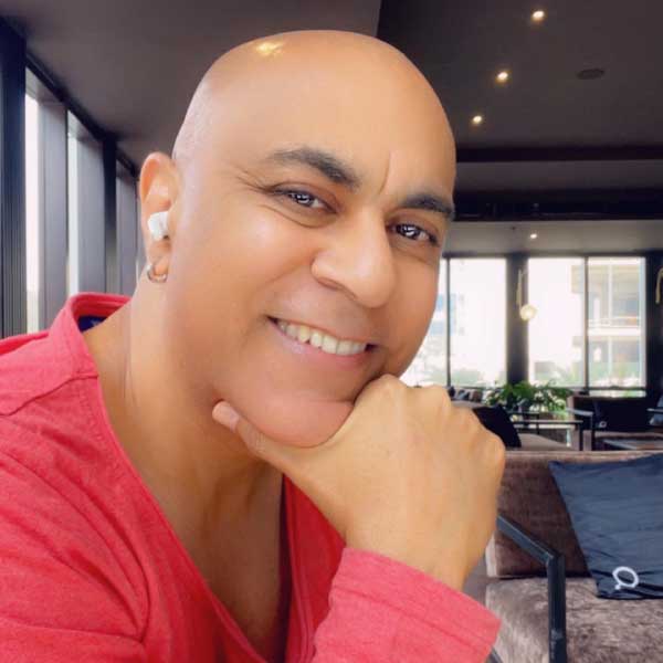 পর পর আটটি গান রেকর্ড করে একটি অ্যালবাম প্রকাশ করেন বাবা। প্রতিটি গানই সুপারহিট হয়। এমনকি, বাজারে এমন হারে অ্যালবাম বিক্রি শুরু হয় যে অ্যালবামের ঘাটতি পড়ে গিয়েছিল।