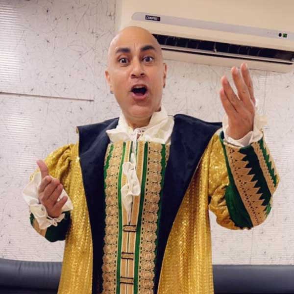 বাবা সিদ্ধান্ত নিলেন, তিনি ভিডিয়োর মাধ্যমে তাঁর গান শ্রোতাদের কাছে পৌঁছে দেবেন। তাই অ্যালবামের একটি গান গেয়ে মিউজ়িক ভিডিয়ো তৈরি করেন তিনি। এই ভিডিয়োতে দেখা যায় পূজা বেদীকেও। অনেকের মতে, হিন্দি গানের প্রথম মিউজ়িক ভিডিয়োর স্রষ্টা বাবা সেহগল।