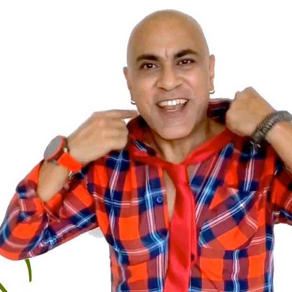 দু’বছর পর আমেরিকা চলে যান বাবা। ভেবেছিলেন সেখানে কাজ পাবেন। বিদেশে বিভিন্ন জায়গায় গান গাইতেন তিনি। কিন্তু লাভের লাভ হয়নি কিছুই। আমেরিকা থেকে ফিরে আসার পর আর তেমন কাজ পাননি বাবা।