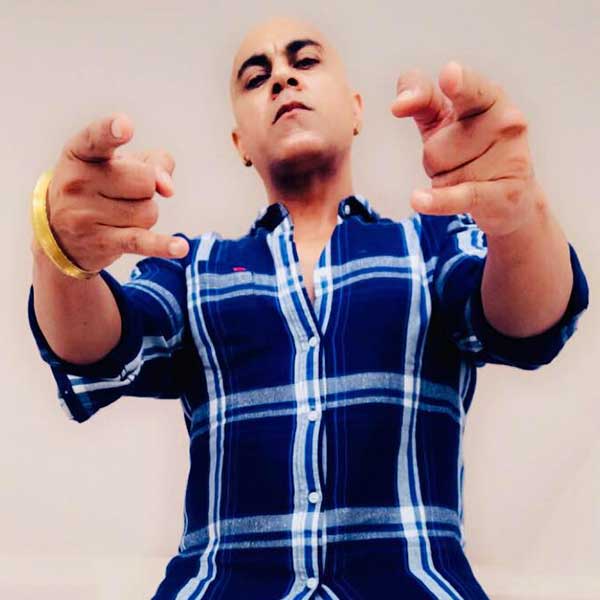 কেরিয়ারের পাশাপাশি ব্যক্তিগত জীবনও সুখের হয়নি বাবার। অঞ্জু নামের এক মহিলাকে বিয়ে করেন তিনি। এক পুত্রসন্তানও রয়েছে বাবার। কিন্তু পুত্রের সঙ্গে সম্পর্ক কোনও দিনই ভাল ছিল না বাবার।