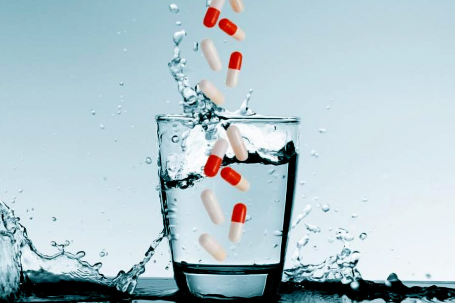 আমেরিকার উটার ৩৩ বছরের ওই যুবতীর বিরুদ্ধে পুলিশের অভিযোগ, অতিরিক্ত মাদক মেশানো সুরা পান করিয়ে স্বামীকে চিরতরে সরিয়ে দিয়েছেন তিনি।