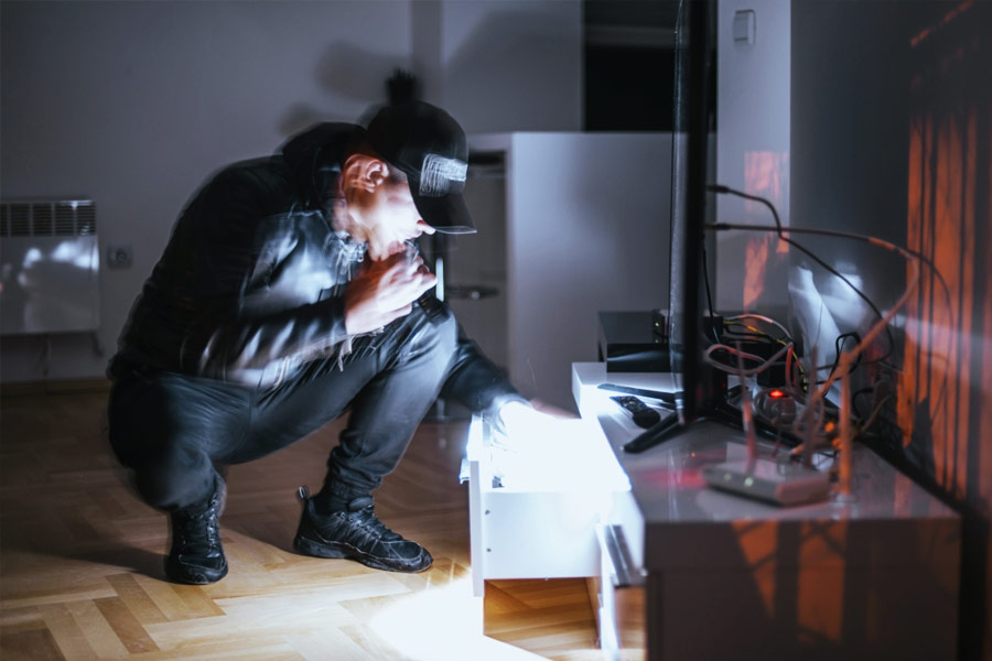 এরিকের ‘মৃত্যুর’ ১২ মাস পরে কেন তাঁর স্ত্রীর বিরুদ্ধে অভিযোগ করল পুলিশ? তদন্তকারীদের দাবি, কোরির বিরুদ্ধে আটঘাট বেঁধে সমস্ত তথ্যপ্রমাণ সংগ্রহ করে তবেই এ অভিযোগ করেছেন।