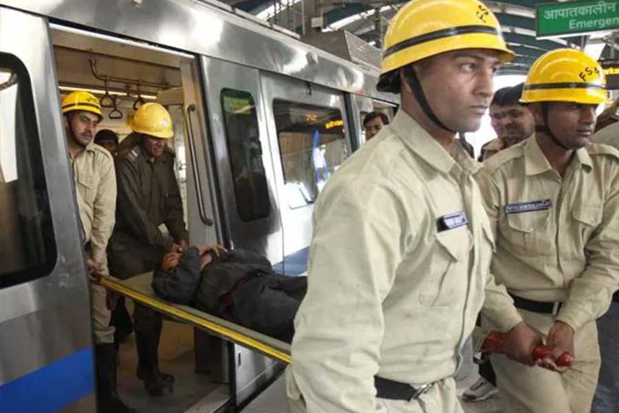 Young engineer from UP kills himself by jumping in Delhi metro in Noida