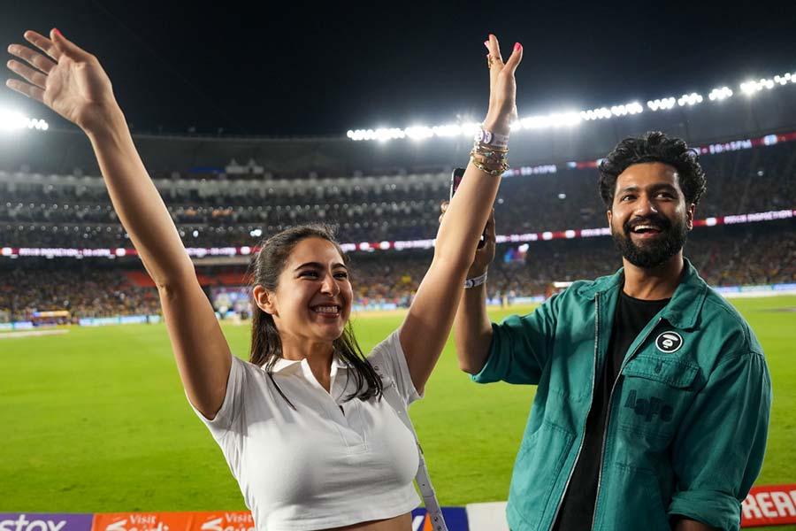 Bollywood actress Sara Ali Khan celebrates CSK’s win with Vicky Kaushal after rumored ex Sara Ali Khan’s Shubman Gill gets stumped.