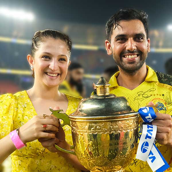 Image of Deepak Chahar and his wife