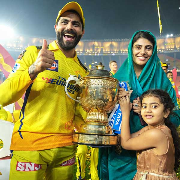 Image of Ravindra Jadeja with his family