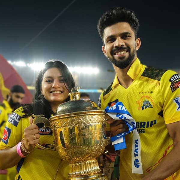 Image of Ruturaj Gaikwad and his girlfriend