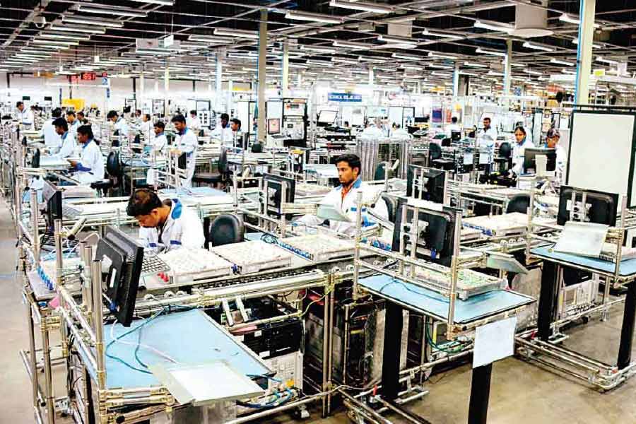 ভারতের শিল্প কনফেডারেশনের কর্তা সঞ্জয় বুধিয়া পিটিআইকে বলেন, ‘‘জার্মানির অর্থনৈতিক মন্দা একাধিক ক্ষেত্রে ভারতের উপর প্রভাব ফেলতে পারে। তবে এত দ্রুত সেই প্রভাব চোখে পড়বে না। এ ক্ষেত্রে সবচেয়ে বেশি ক্ষতিগ্রস্ত হতে পারে ভারতের যন্ত্রপাতি নির্মাণ শিল্প, রাসায়নিক, বস্ত্র এবং বৈদ্যুতিন শিল্প।’’