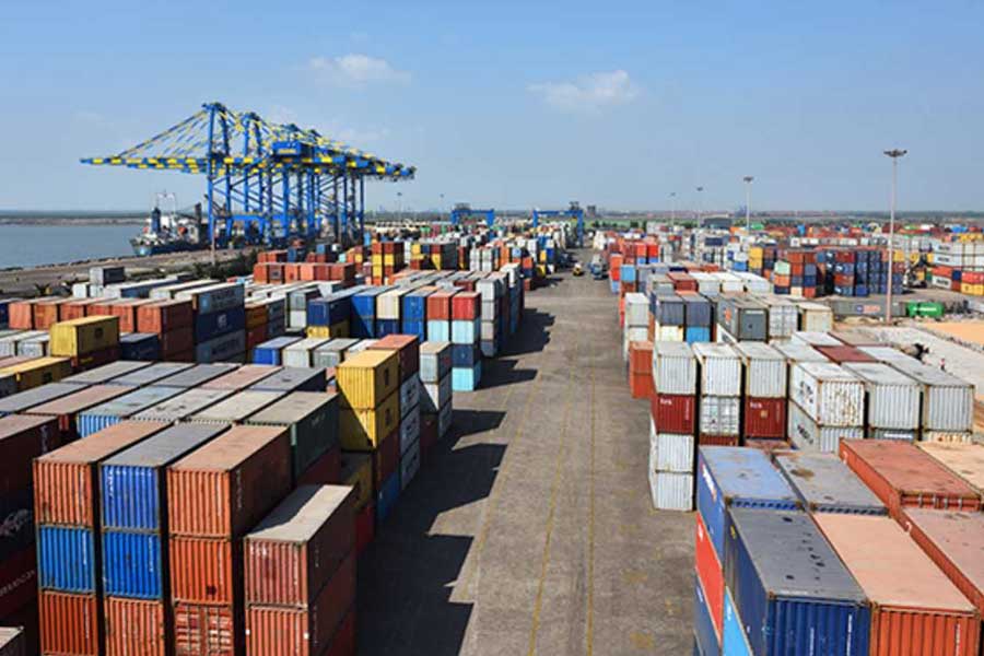 শুধু পণ্য রফতানি এবং তৎসম্পর্কিত শিল্পে নয়, জার্মানির মন্দা প্রভাব ফেলতে পারে বিনিয়োগেও। জার্মানির বিনিয়োগকারীরা মন্দা পরিস্থিতিতে ভারতের চেয়েও সস্তার বিনিয়োগের ক্ষেত্র খুঁজতে চাইবেন।