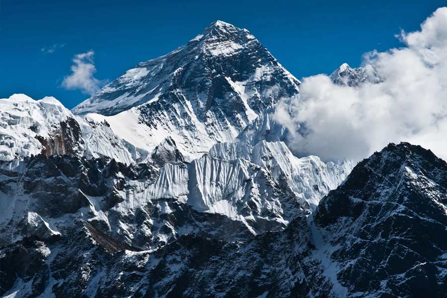 China is digging 32000ft deep hole over Earth’s crust.