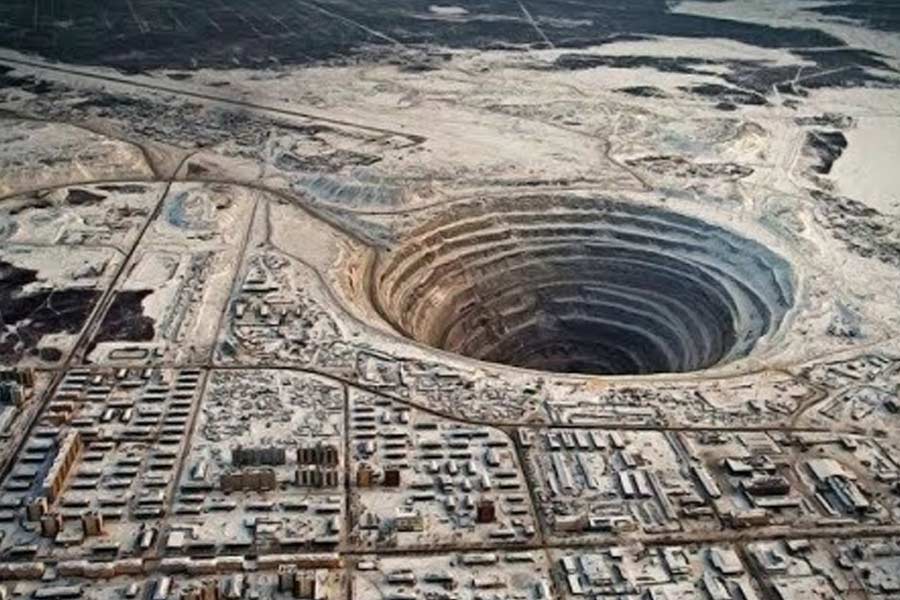 China is digging 32000ft deep hole over Earth’s crust.