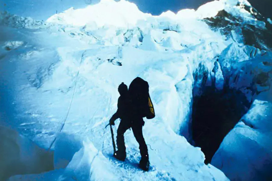 image of mountaineer 