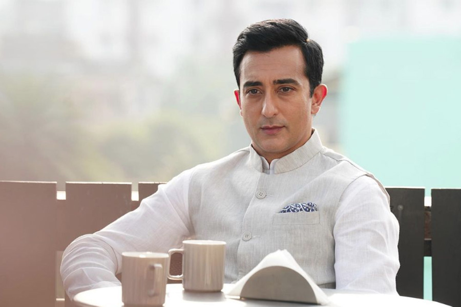 Late actor Vinod Khanna's eldest son Rahul Khanna, what is he doing now 