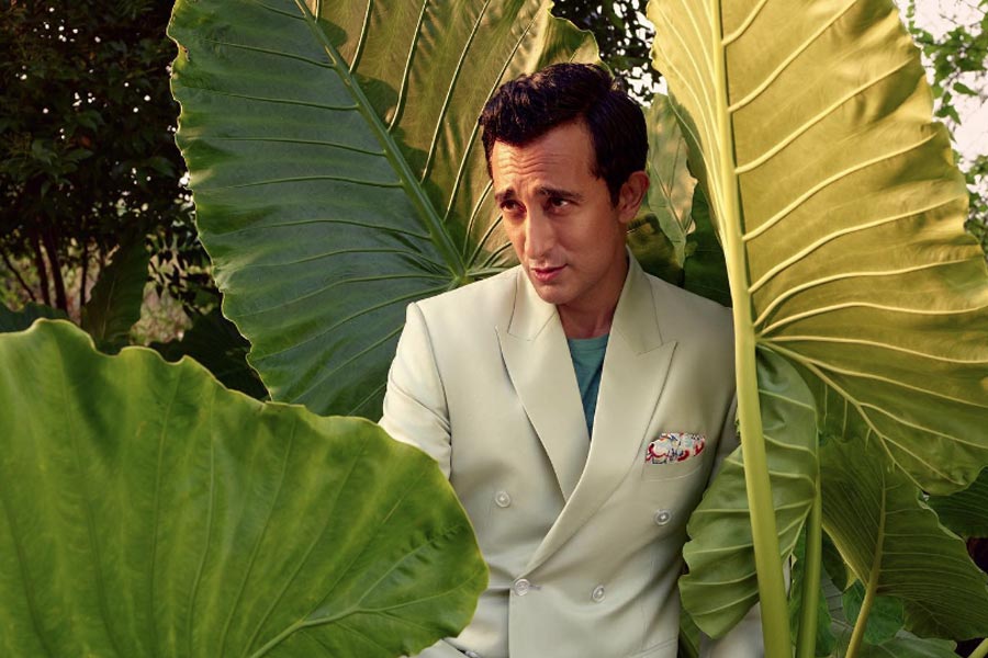 Late actor Vinod Khanna's eldest son Rahul Khanna, what is he doing now 