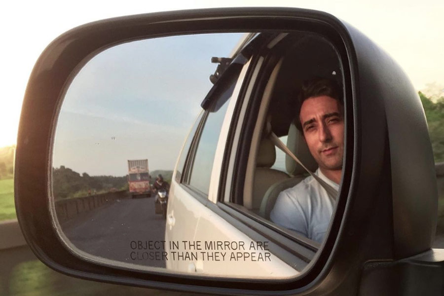 Late actor Vinod Khanna's eldest son Rahul Khanna, what is he doing now 