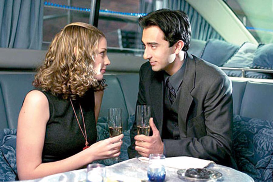 Late actor Vinod Khanna's eldest son Rahul Khanna, what is he doing now 