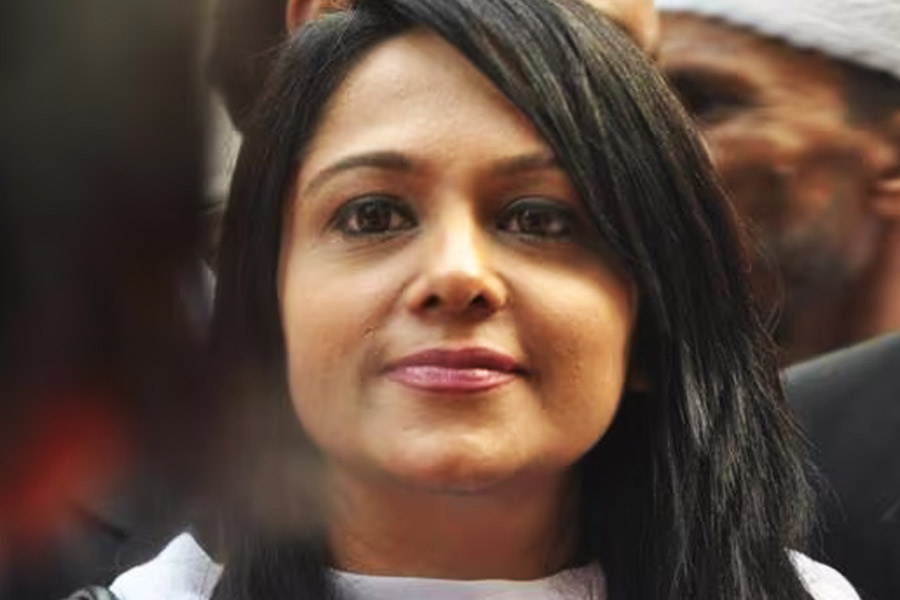 টাকা ফেরত দেওয়ার জন্য বার বার নরেশকে জোর করতে থাকেন প্রীতি। ২০০৫ সালের সেপ্টেম্বর মাসে অরুণের দলের এক সদস্য থানায় গিয়ে মুম্বই পুলিশের কাছে প্রীতির বিরুদ্ধে অভিযোগ দায়ের করেন।