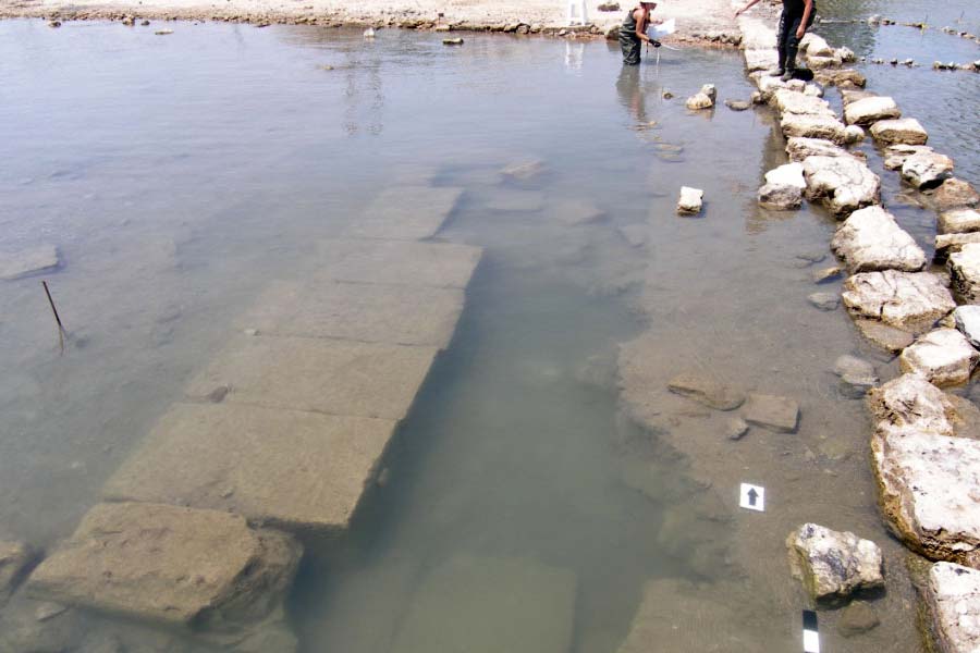 Greece Treasures and hidden underwater building found in Salamis island