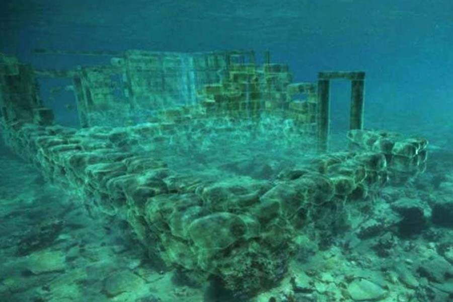 Greece Treasures and hidden underwater building found in Salamis island